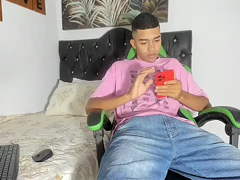 Snapshot of mauricio_smiith chatting on March 2026 02:11:01 AM mauricio smiith online show from March 2026 02:11:01 AM