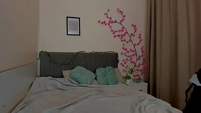 DellaRows online show from April 2026 05:47:01 AM