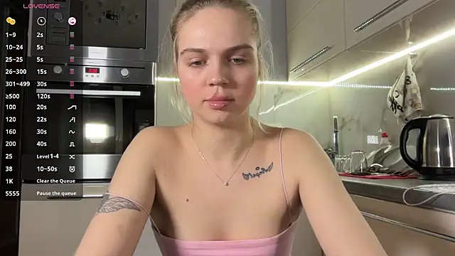 AlexaDeviliciouss online show from April 2026 05:28:02 PM