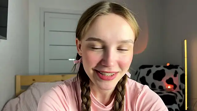 Lolatatee online show from March 2026 03:04:02 PM