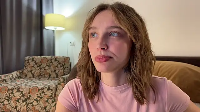 Lolatatee online show from April 2026 09:39:33 PM