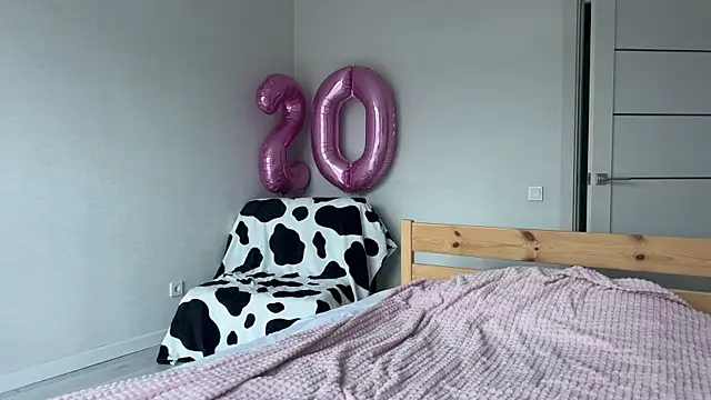 Lolatatee online show from April 2026 03:52:02 AM