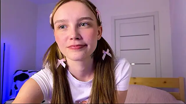 Lolatatee online show from March 2026 06:26:02 PM