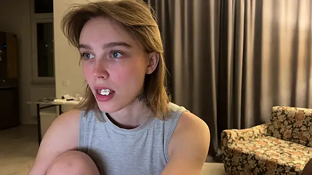 Lolatatee online show from May 2026 06:23:01 PM