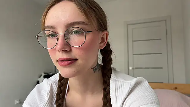 Lolatatee online show from March 2026 07:42:02 AM