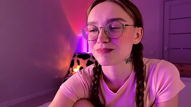 Lolatatee online show from March 2026 01:35:02 AM