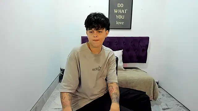 Snapshot of TomBoy_Natali chatting on May 2026 10:30:02 PM TomBoy Natali online show from May 2026 10:30:02 PM