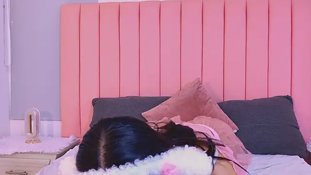 AleciaNoah online show from April 2026 07:07:02 PM