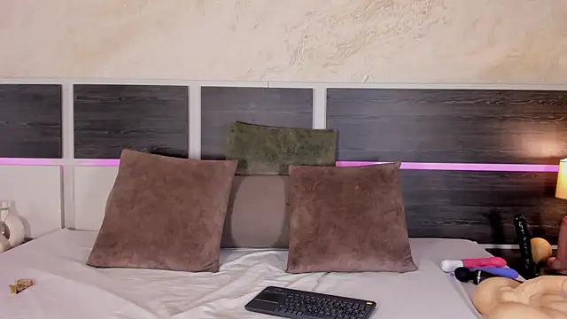 Natalia Cruzz online show from March 2026 09:27:01 PM