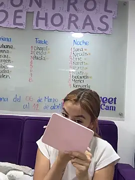   Nahomy online show from April 2026 11:34:01 AM