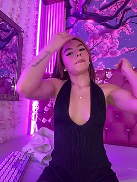   Nahomy online show from April 2026 05:19:01 PM