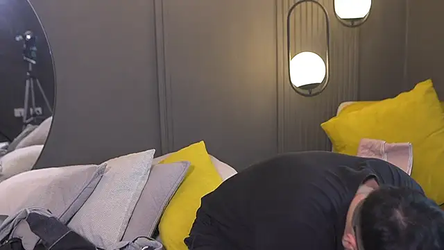 Mia and Belmonth online show from March 2026 06:53:01 PM