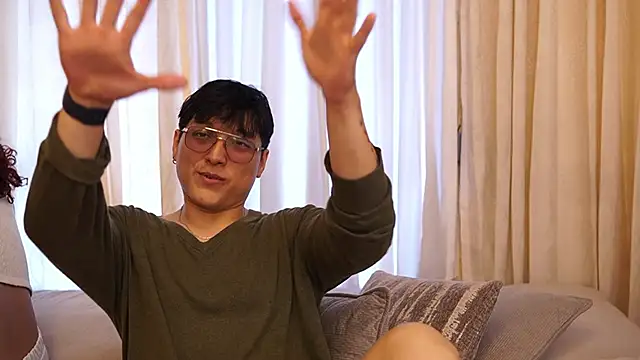 Mia and Belmonth online show from April 2026 05:27:02 PM