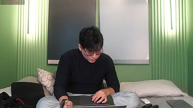 Mia and Belmonth online show from April 2026 06:56:02 PM