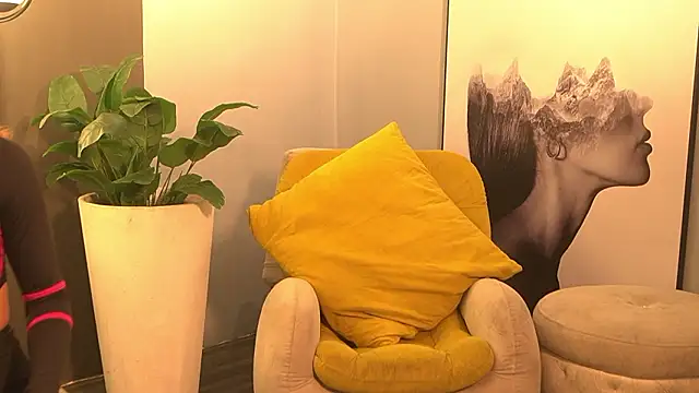 Mia and Belmonth online show from March 2026 06:42:02 PM