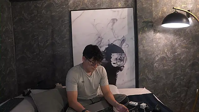 Mia and Belmonth online show from April 2026 07:09:01 PM