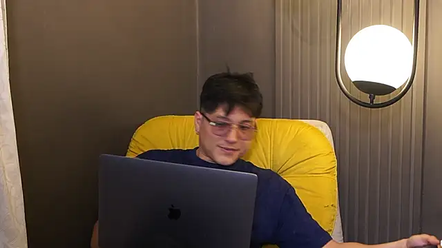 Mia and Belmonth online show from March 2026 07:04:02 PM