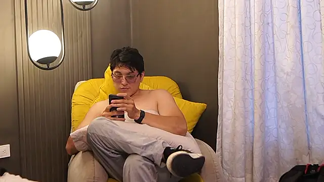 Mia and Belmonth online show from March 2026 07:01:01 PM