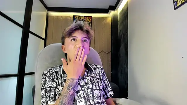 ManuelPiper  online show from March 2026 08:38:02 PM