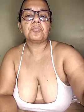 Roxy 77 online show from March 2026 11:42:01 AM