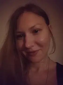 Snapshot of August_Shine chatting on June 2026 05:17:01 PM August Shine online show from June 2026 05:17:01 PM