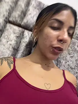 Snapshot of VioletaHills_ chatting on June 2026 04:10:02 AM VioletaHills online show from June 2026 04:10:02 AM