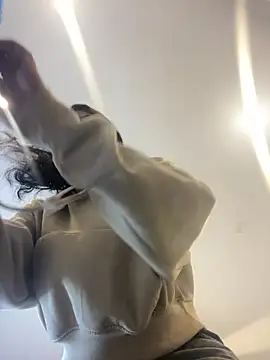 VioletaHills  online show from April 2026 12:20:01 PM