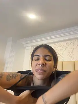 Snapshot of VioletaHills_ chatting on May 2026 12:33:01 PM VioletaHills online show from May 2026 12:33:01 PM