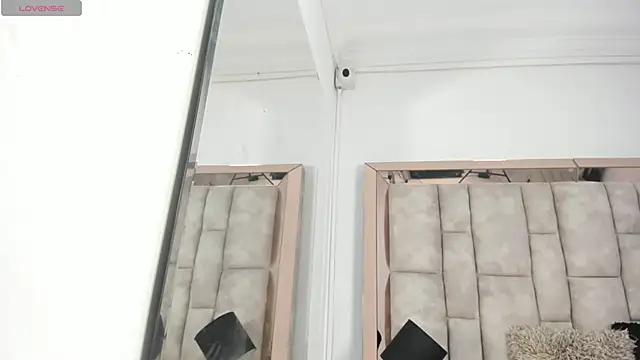 Titan Moreno  online show from April 2026 12:31:02 PM