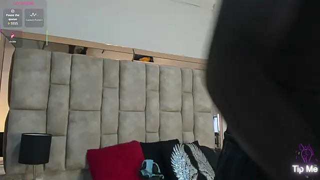 Titan Moreno  online show from March 2026 12:33:02 PM