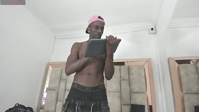 Snapshot of Titan_Moreno_ chatting on June 2026 02:32:02 AM Titan Moreno online show from June 2026 02:32:02 AM