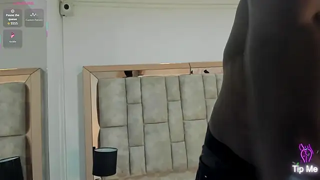 Titan Moreno  online show from March 2026 12:20:01 PM