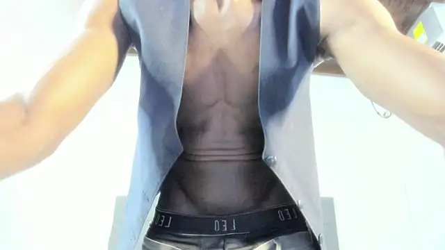 Titan Moreno  online show from May 2026 12:14:01 PM