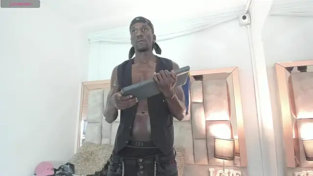 Snapshot of Titan_Moreno_ chatting on July 2026 03:02:01 AM Titan Moreno online show from July 2026 03:02:01 AM