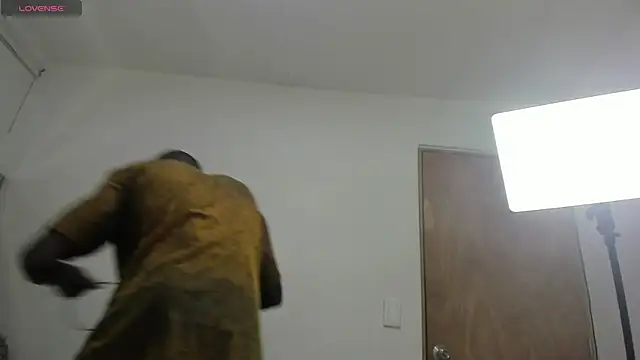 Titan Moreno  online show from May 2026 12:04:01 PM