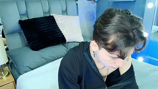 hollannd  online show from April 2026 01:02:01 PM