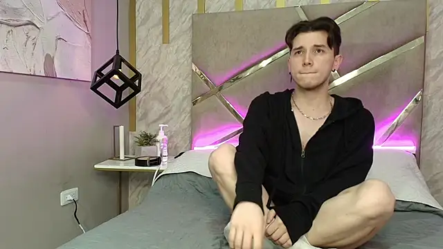 hollannd  online show from April 2026 07:37:01 PM