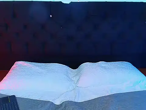 hollannd  online show from March 2026 03:16:02 PM