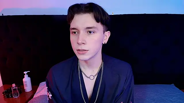 hollannd  online show from March 2026 03:35:02 PM