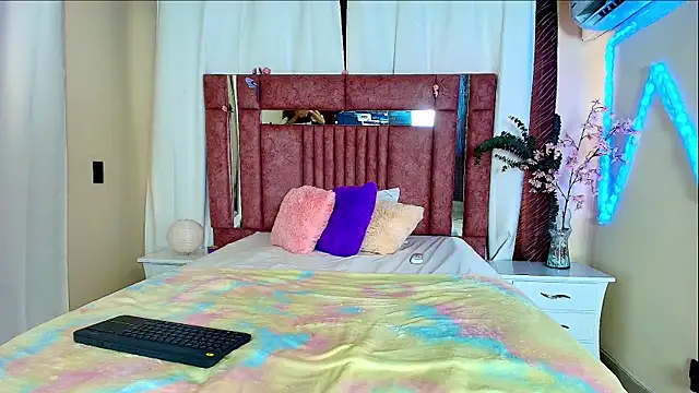 Lia Fox1 online show from March 2026 01:07:02 PM