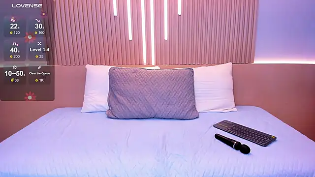 Zoee cute  online show from April 2026 01:27:01 PM