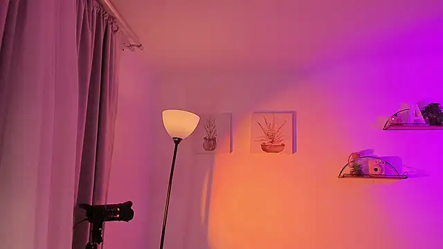 AlaiaRogers online show from April 2026 10:33:01 AM