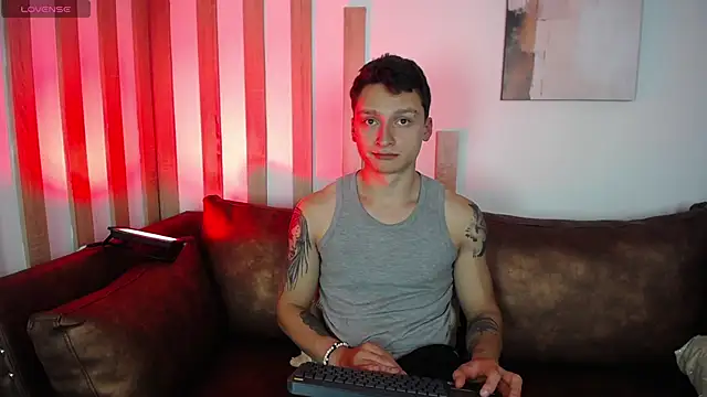 Snapshot of DIEGO_JONES chatting on May 2026 01:07:01 PM DIEGO JONES online show from May 2026 01:07:01 PM