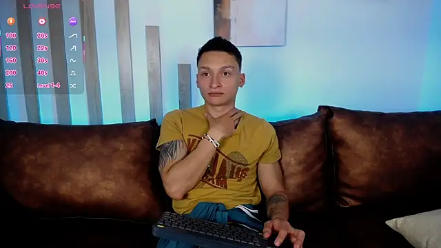 Snapshot of DIEGO_JONES chatting on June 2026 01:01:02 PM DIEGO JONES online show from June 2026 01:01:02 PM