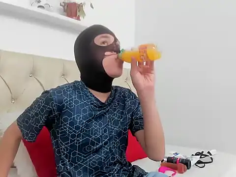 max betacure32 online show from April 2026 06:25:02 PM