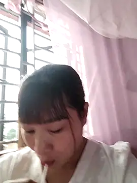 Lilinn  online show from April 2026 11:00:02 PM