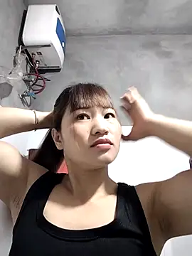 Lilinn  online show from April 2026 10:59:02 PM