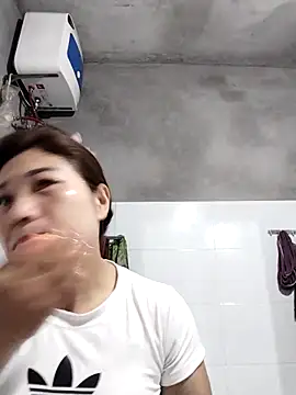 Lilinn  online show from March 2026 10:59:01 PM