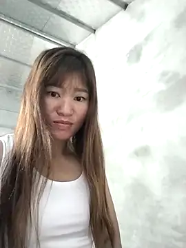 Lilinn  online show from April 2026 11:01:02 PM