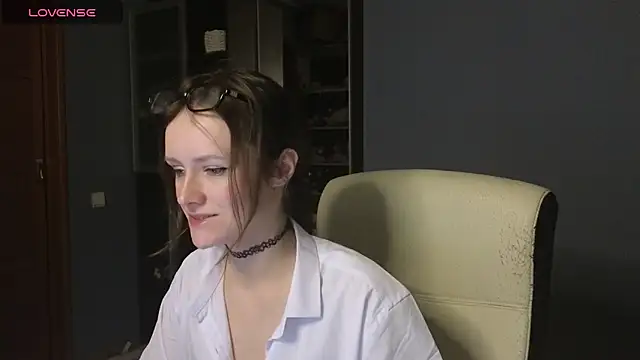 Tender Swan online show from March 2026 10:04:02 PM